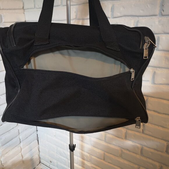 American Tourister Black Carry On / Overnight / Travel Bag - Picture 5 of 16